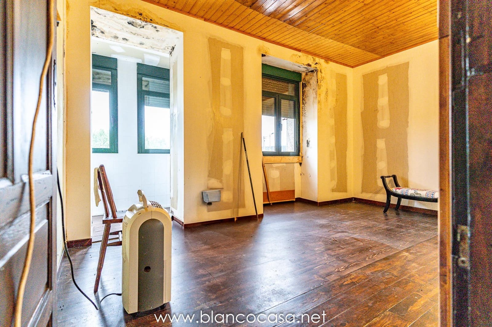 5 bedroom Finca/Country House for sale in Coristanco - € 129,990 (Ref: 9383434)