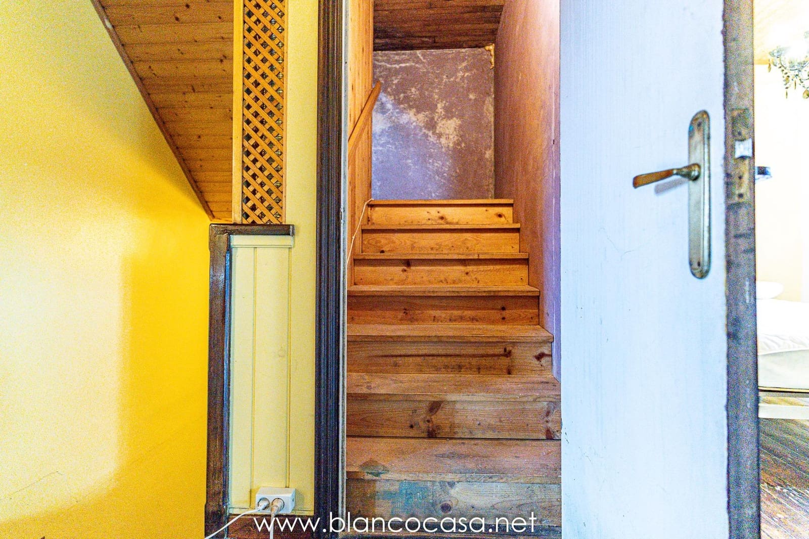 5 bedroom Finca/Country House for sale in Coristanco - € 129,990 (Ref: 9383434)