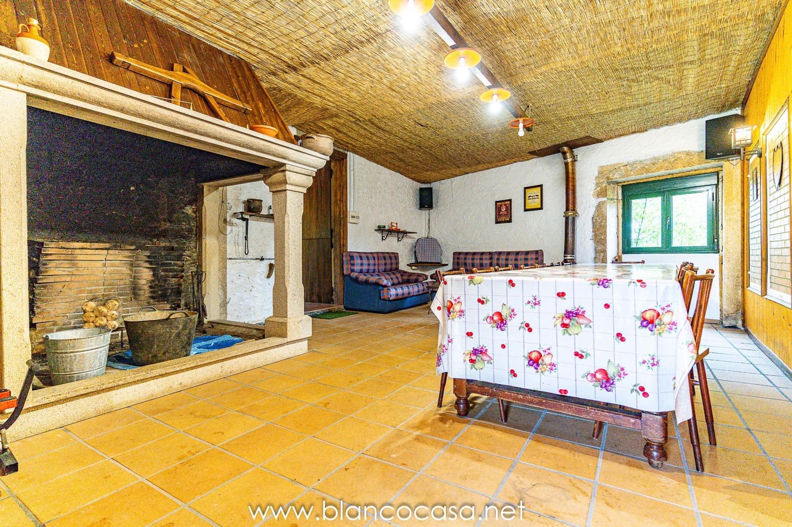 5 bedroom Finca/Country House for sale in Coristanco - € 129,990 (Ref: 9383434)
