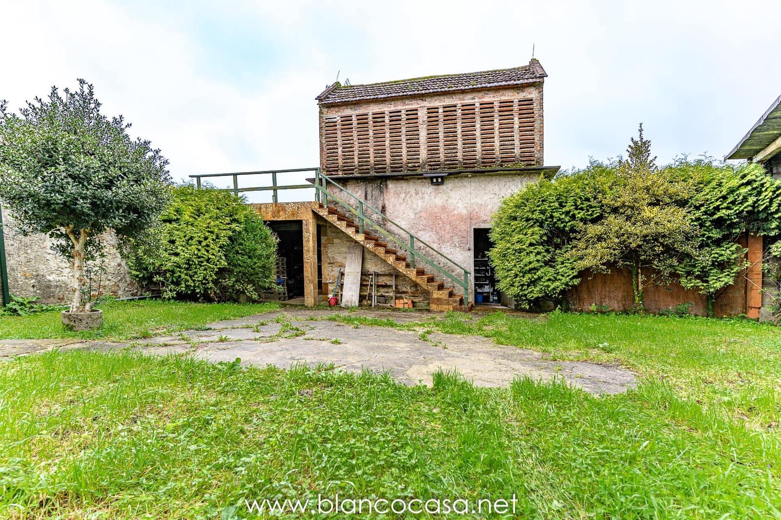 5 bedroom Finca/Country House for sale in Coristanco - € 129,990 (Ref: 9383434)