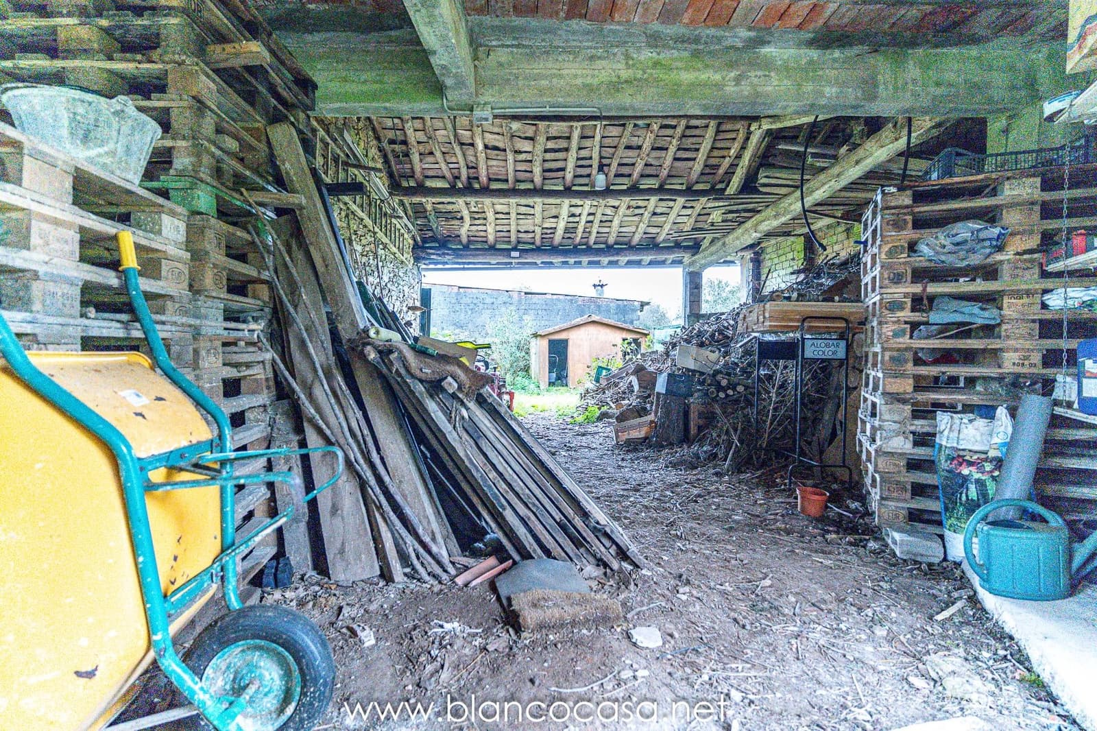 5 bedroom Finca/Country House for sale in Coristanco - € 129,990 (Ref: 9383434)