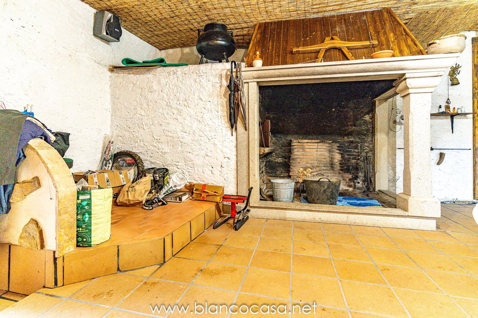 5 bedroom Finca/Country House for sale in Coristanco - € 129,990 (Ref: 9383434)