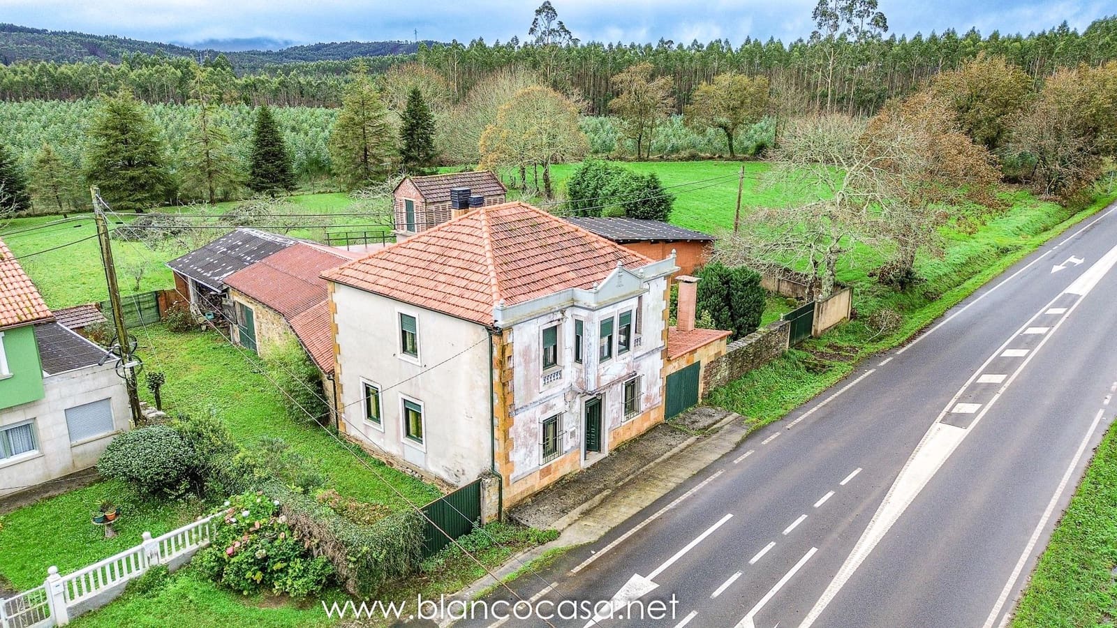 5 bedroom Finca/Country House for sale in Coristanco - € 129,990 (Ref: 9383434)