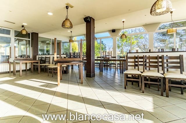 8 slaapkamer Hotel te koop in A Laracha - € 269.900 (Ref: 9383439)