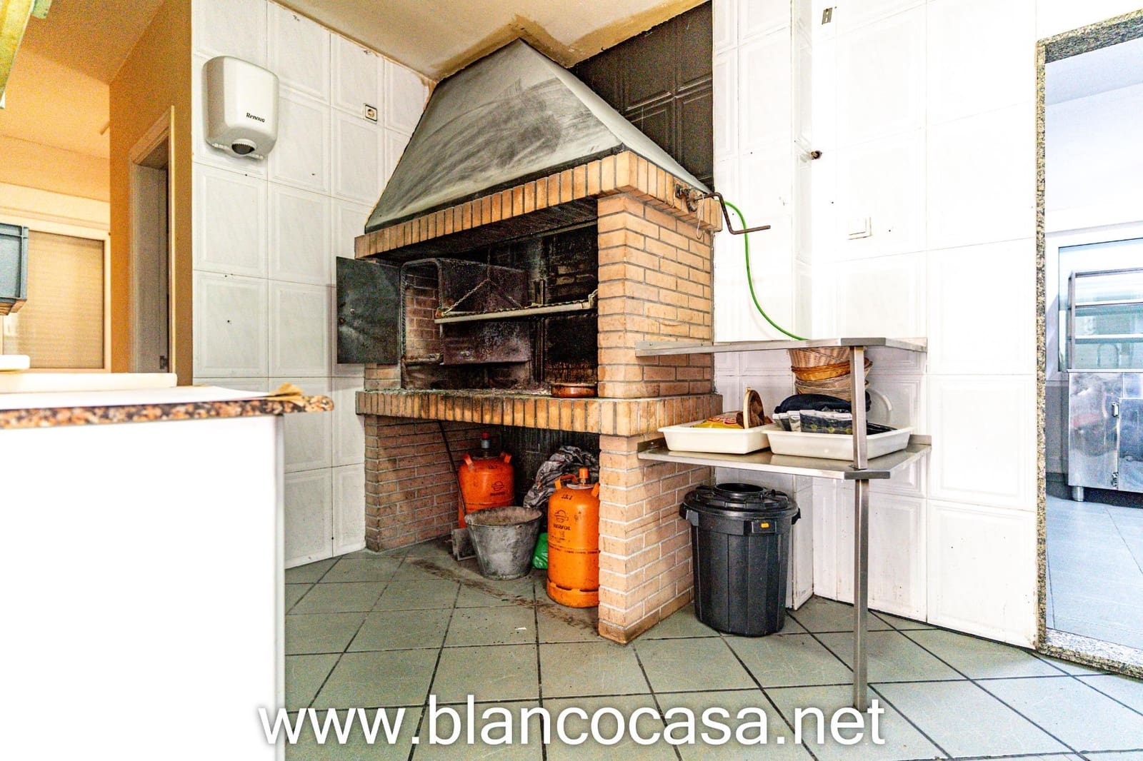 8 sypialnia Hotel na sprzedaż w A Laracha - 269 900 € (Ref: 9383439)