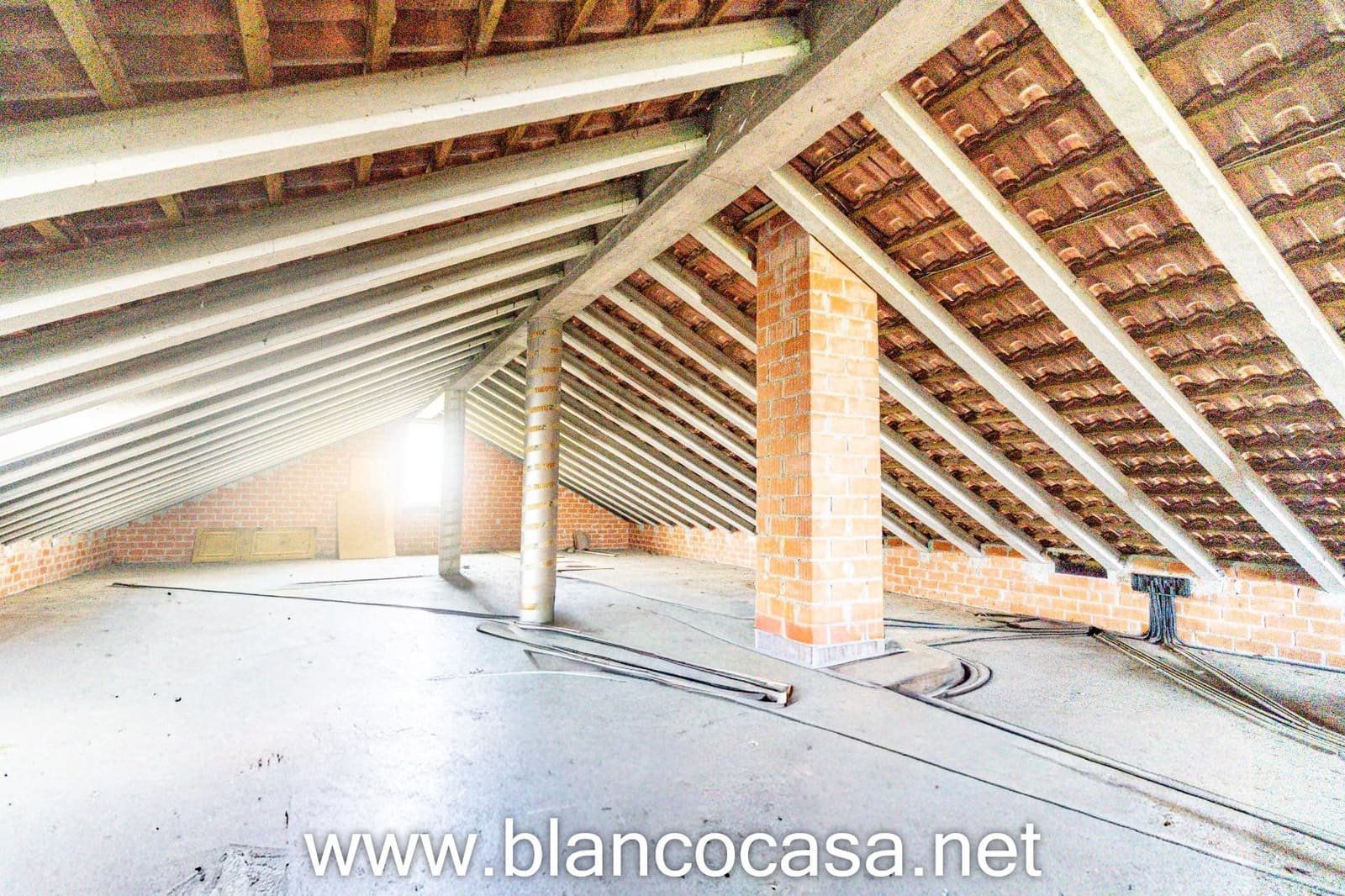 8 sypialnia Hotel na sprzedaż w A Laracha - 269 900 € (Ref: 9383439)