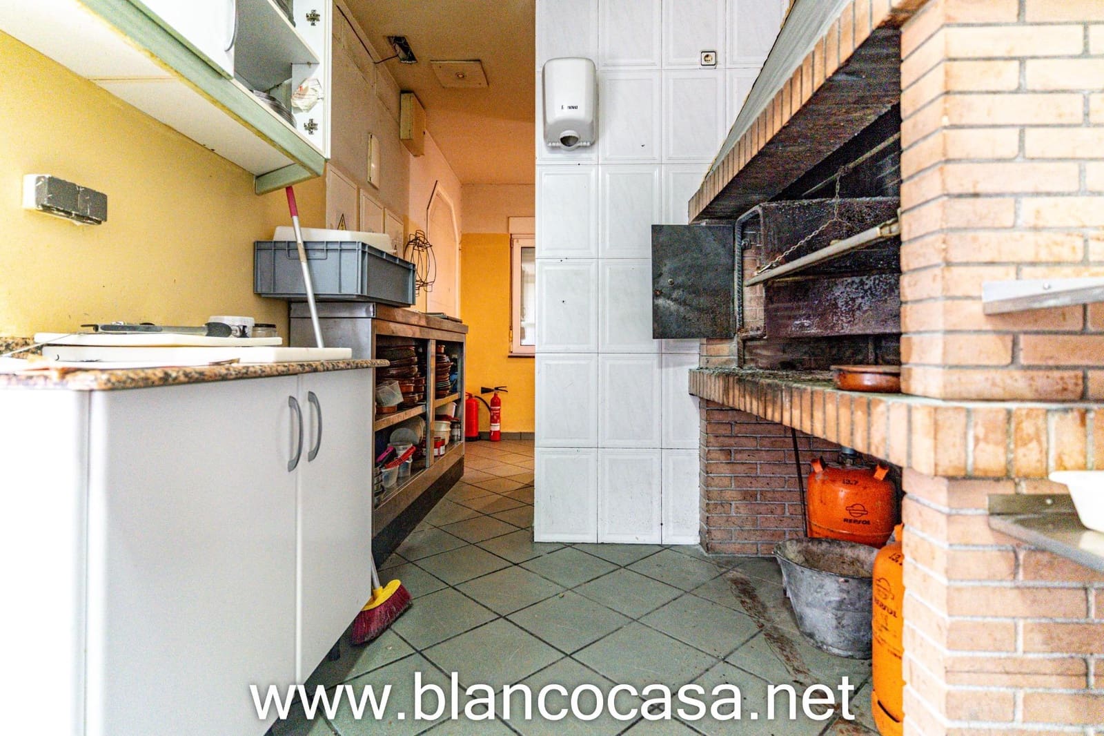 8 sypialnia Hotel na sprzedaż w A Laracha - 269 900 € (Ref: 9383439)