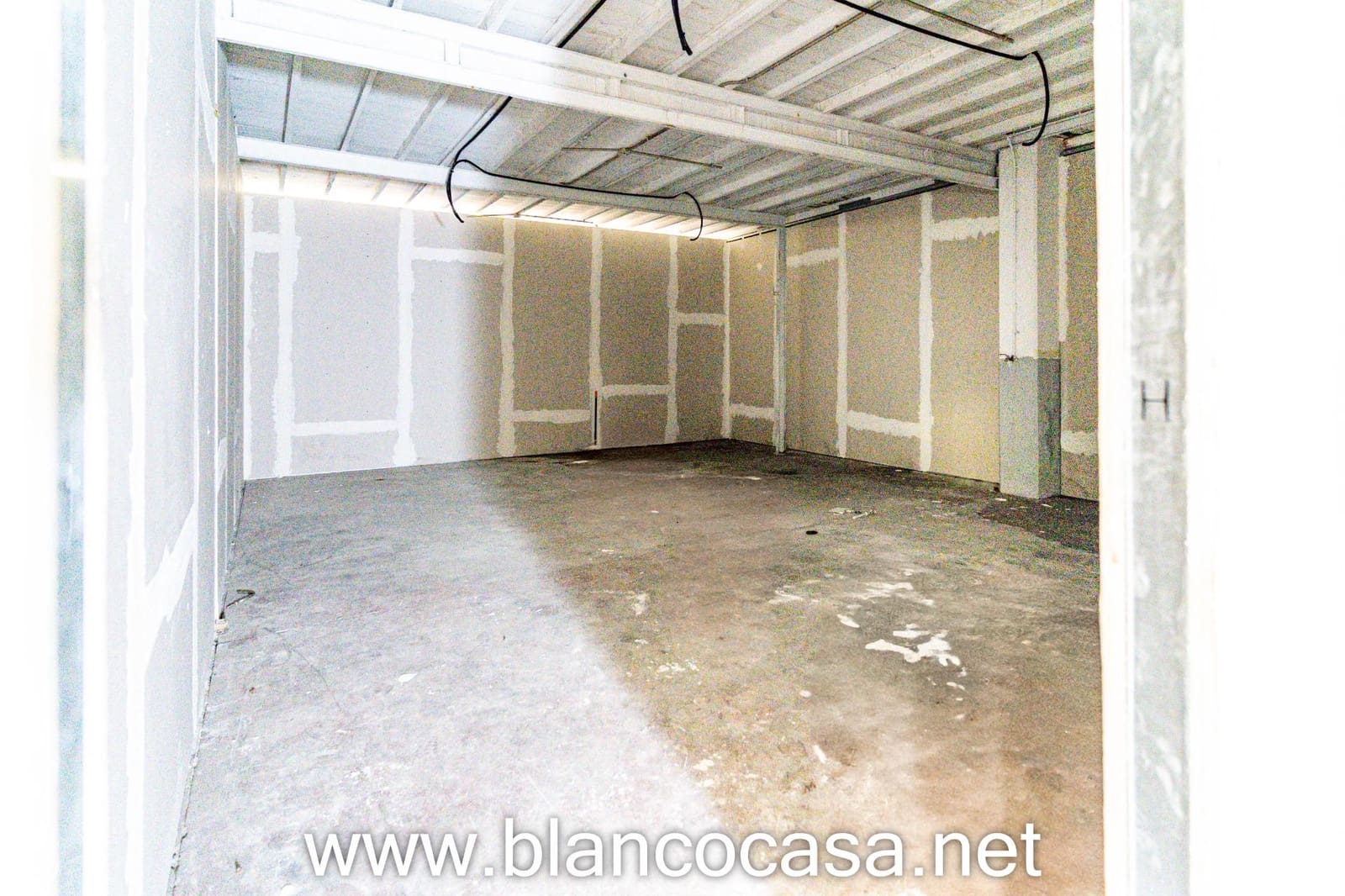 Virksomhed til leje i Carballo - € 1.500 (Ref: 9383446)