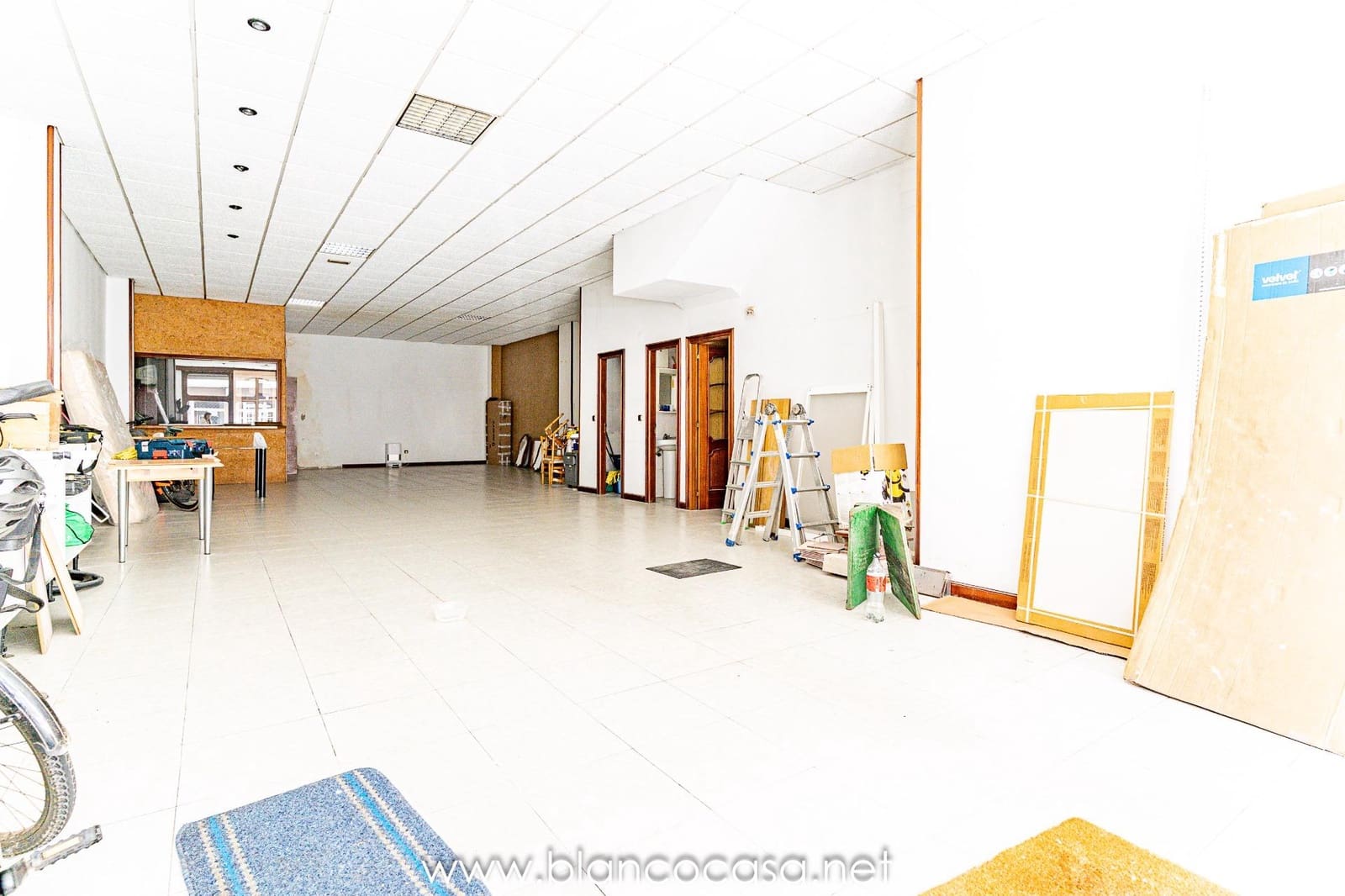 Kaupallinen myytävänä paikassa Carballo - 140 000 € (Ref: 9383448)