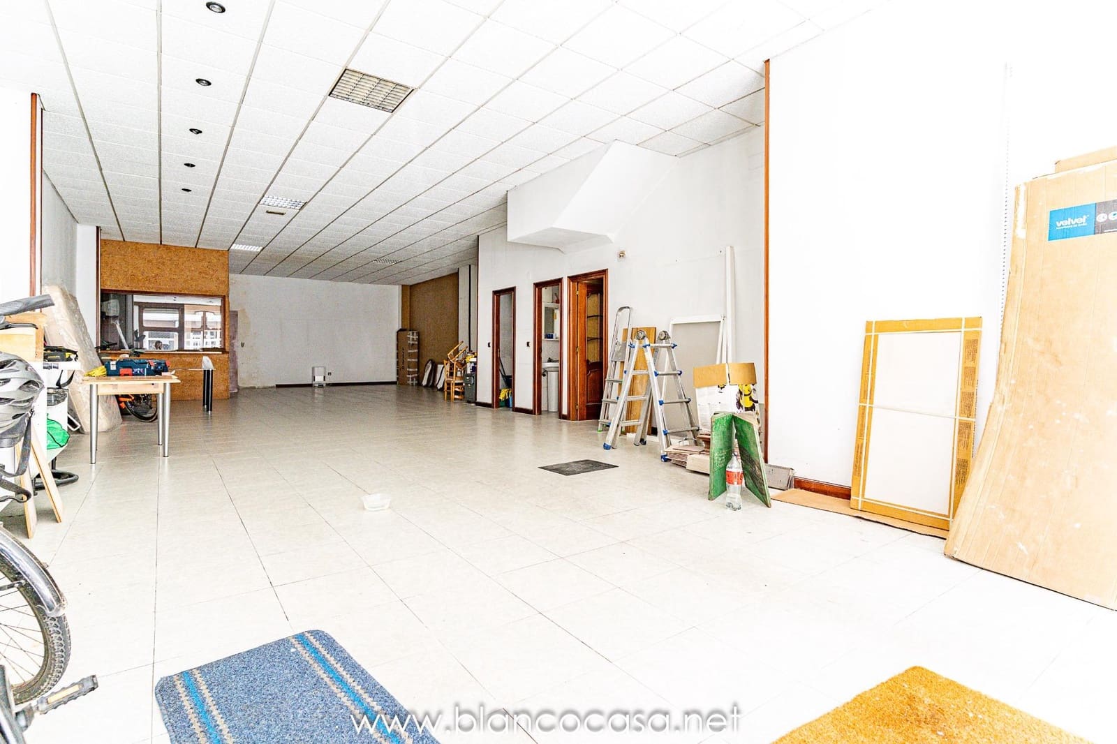 Kaupallinen myytävänä paikassa Carballo - 140 000 € (Ref: 9383448)