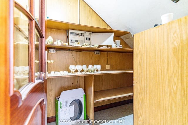 Kaupallinen myytävänä paikassa Carballo - 140 000 € (Ref: 9383448)