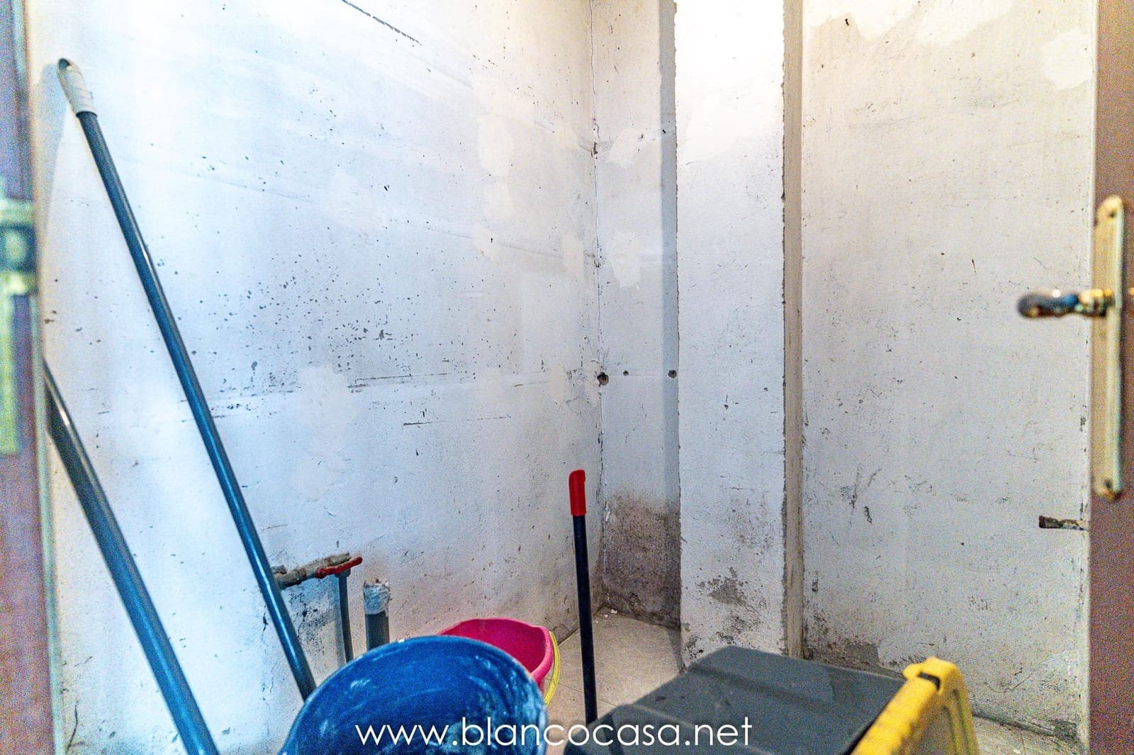 Kaupallinen myytävänä paikassa Carballo - 140 000 € (Ref: 9383448)