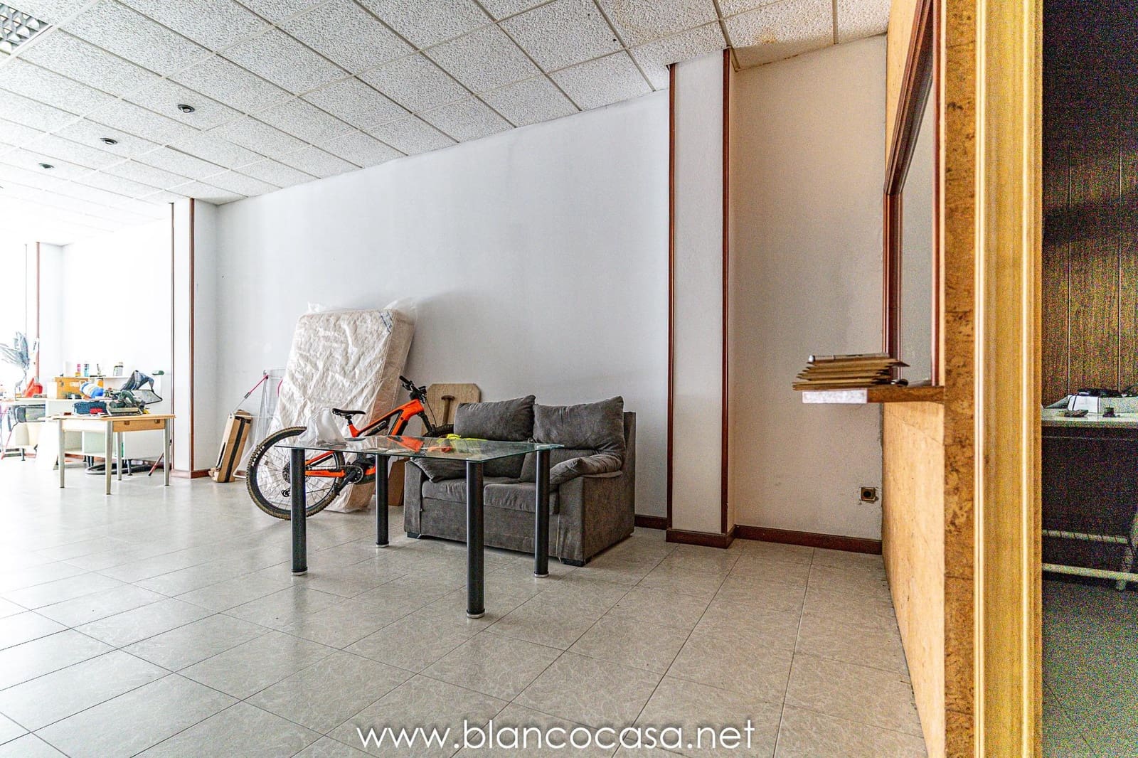 Kaupallinen myytävänä paikassa Carballo - 140 000 € (Ref: 9383448)