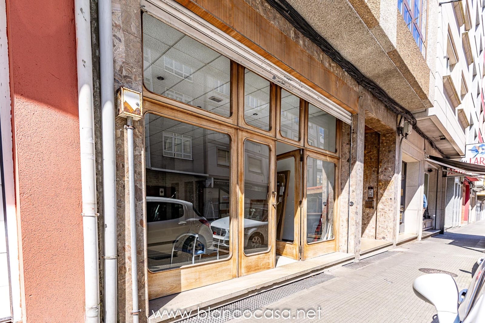 Kaupallinen myytävänä paikassa Carballo - 140 000 € (Ref: 9383448)