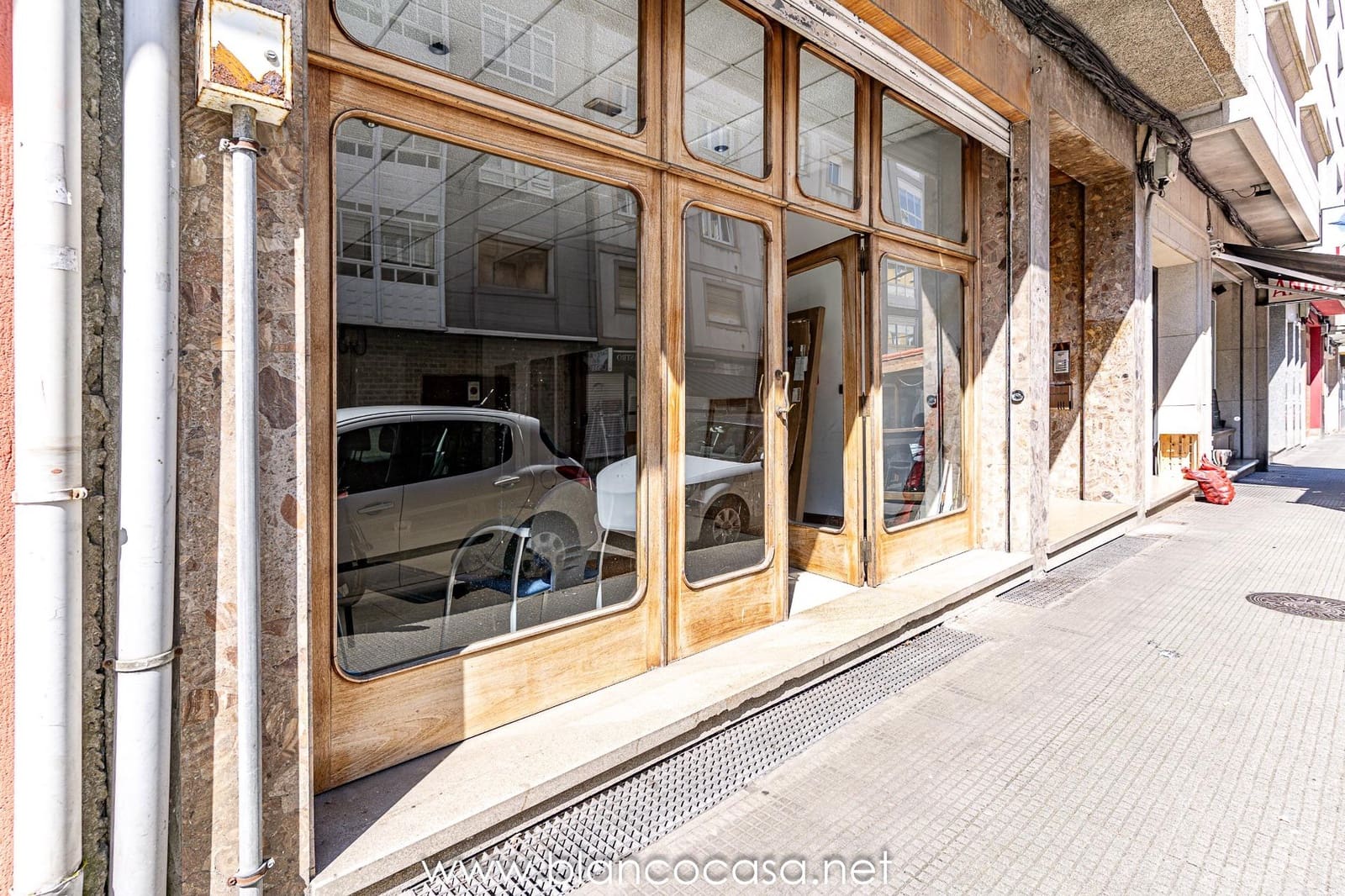 Kaupallinen myytävänä paikassa Carballo - 140 000 € (Ref: 9383448)