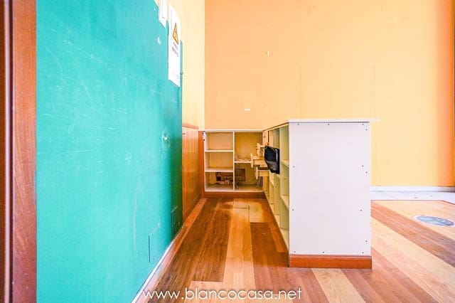 Kommersiell til salgs i Carballo - € 89 900 (Ref: 9383449)