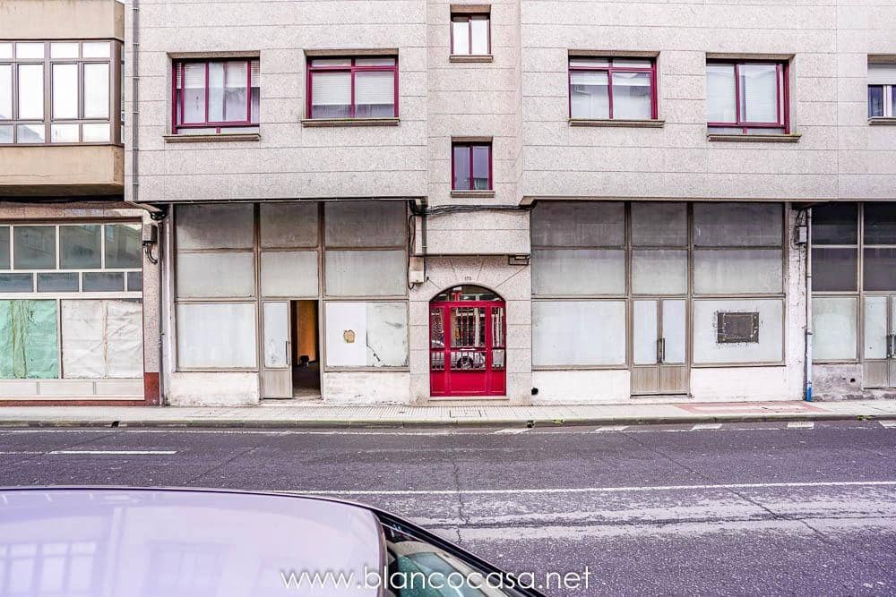 Kommersiell til salgs i Carballo med garasje - € 125 000 (Ref: 9383450)