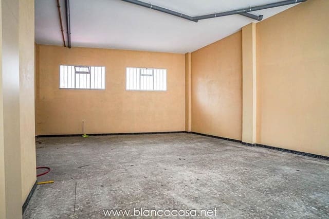 Comercial para venda em Carballo com garagem - 125 000 € (Ref: 9383450)