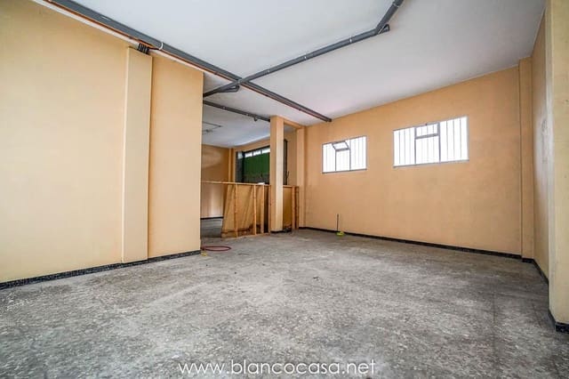 Comercial para venda em Carballo com garagem - 125 000 € (Ref: 9383450)