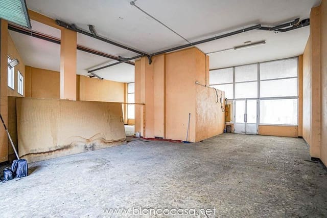 Comercial para venda em Carballo com garagem - 125 000 € (Ref: 9383450)