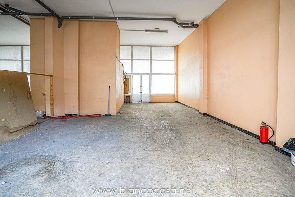 Kommersiell til salgs i Carballo med garasje - € 125 000 (Ref: 9383450)