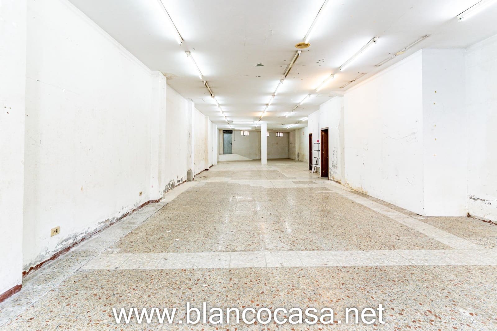 Commercial for rent in Arteixo - € 1,300 (Ref: 9383451)