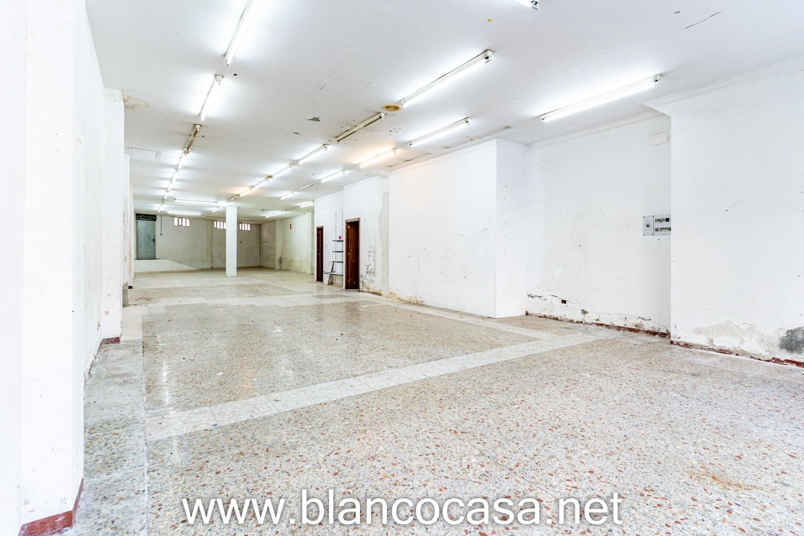 Commercial for rent in Arteixo - € 1,300 (Ref: 9383451)