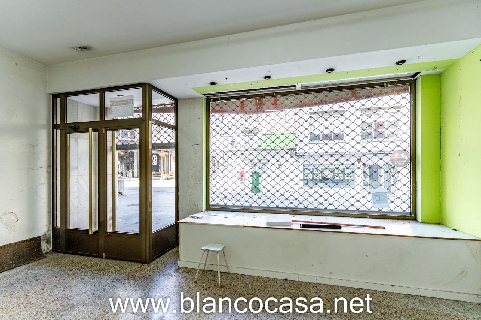 Commercial for rent in Arteixo - € 1,300 (Ref: 9383451)