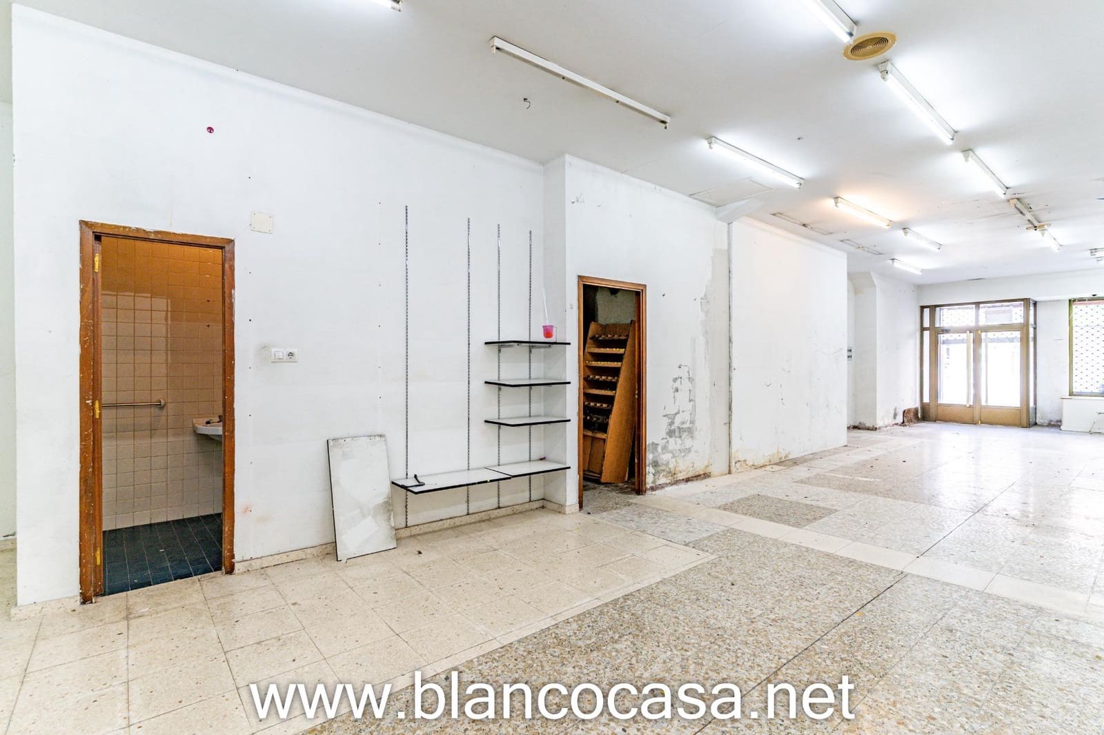 Commercial for rent in Arteixo - € 1,300 (Ref: 9383451)