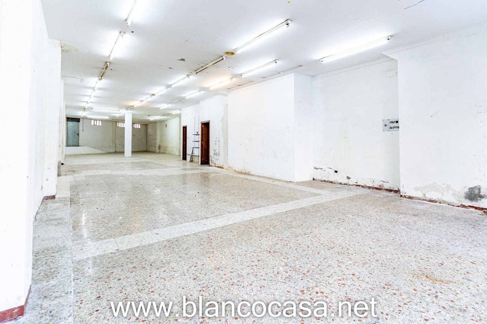 Commercial for rent in Arteixo - € 1,300 (Ref: 9383451)