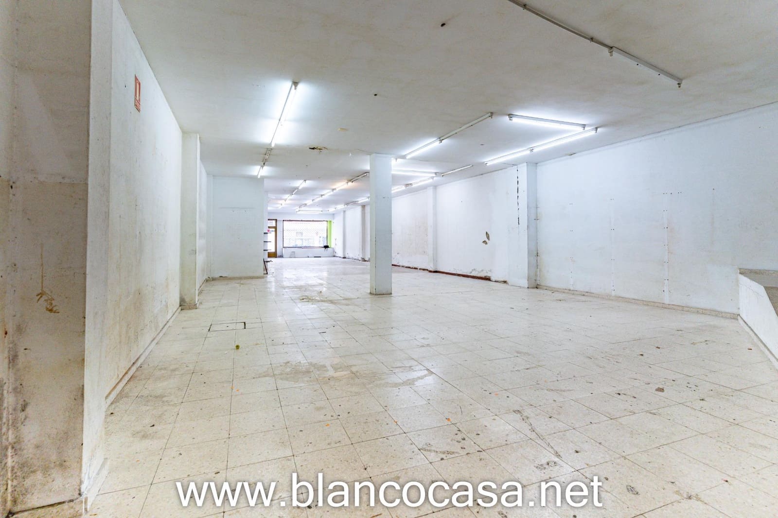 Commercial for rent in Arteixo - € 1,300 (Ref: 9383451)