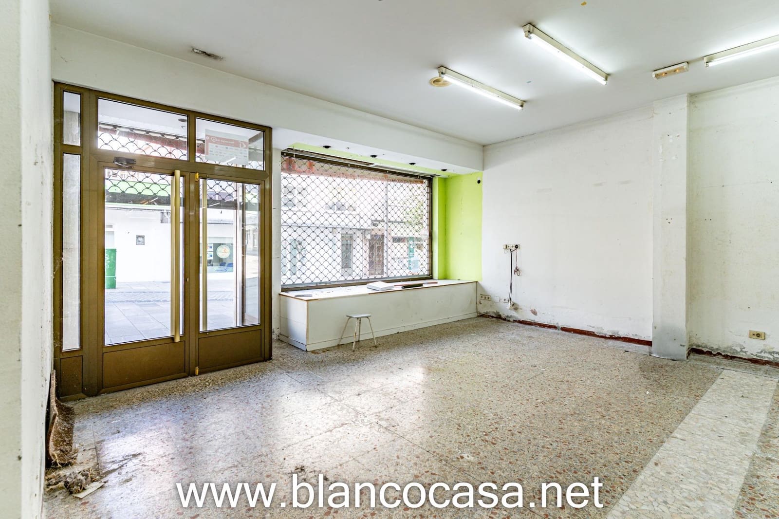 Commercial for rent in Arteixo - € 1,300 (Ref: 9383451)