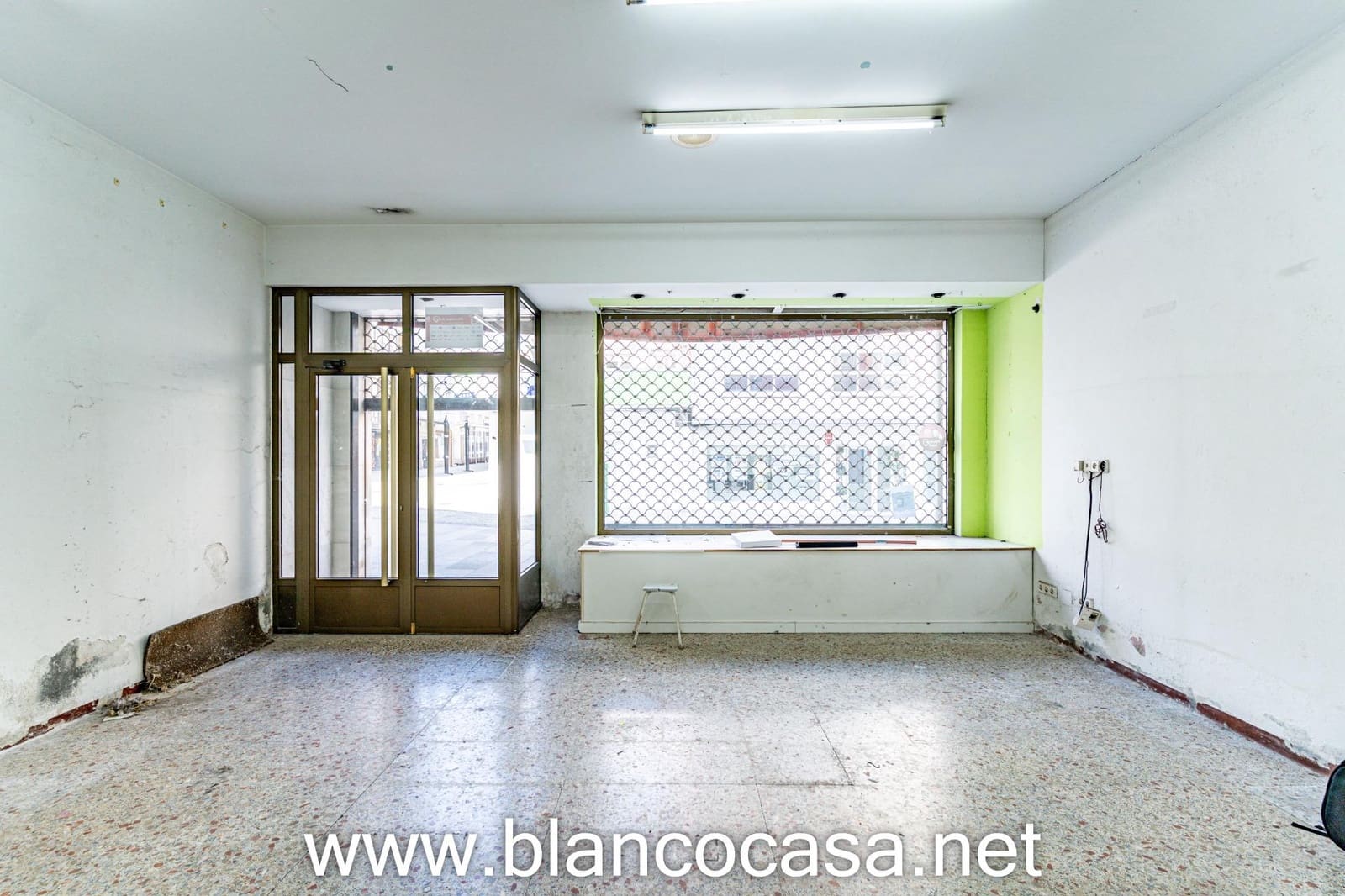 Commercial for rent in Arteixo - € 1,300 (Ref: 9383451)