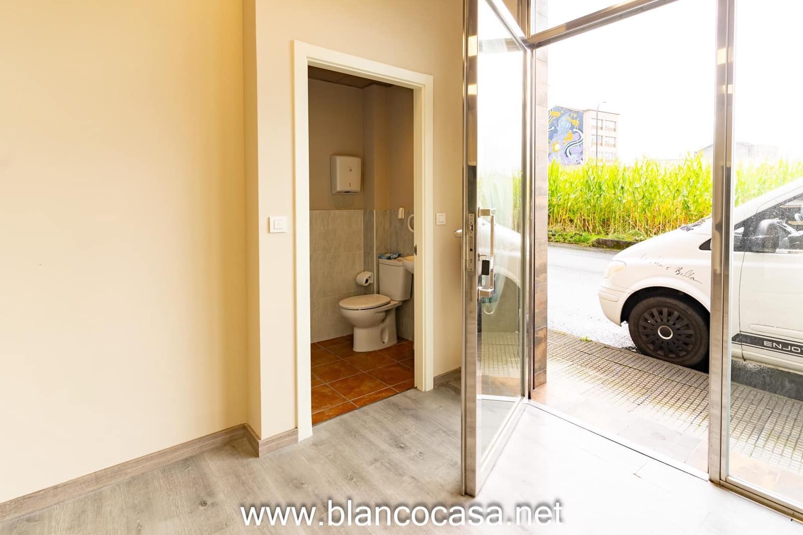 Kommersiell att hyra i Carballo - 390 € (Ref: 9383453)