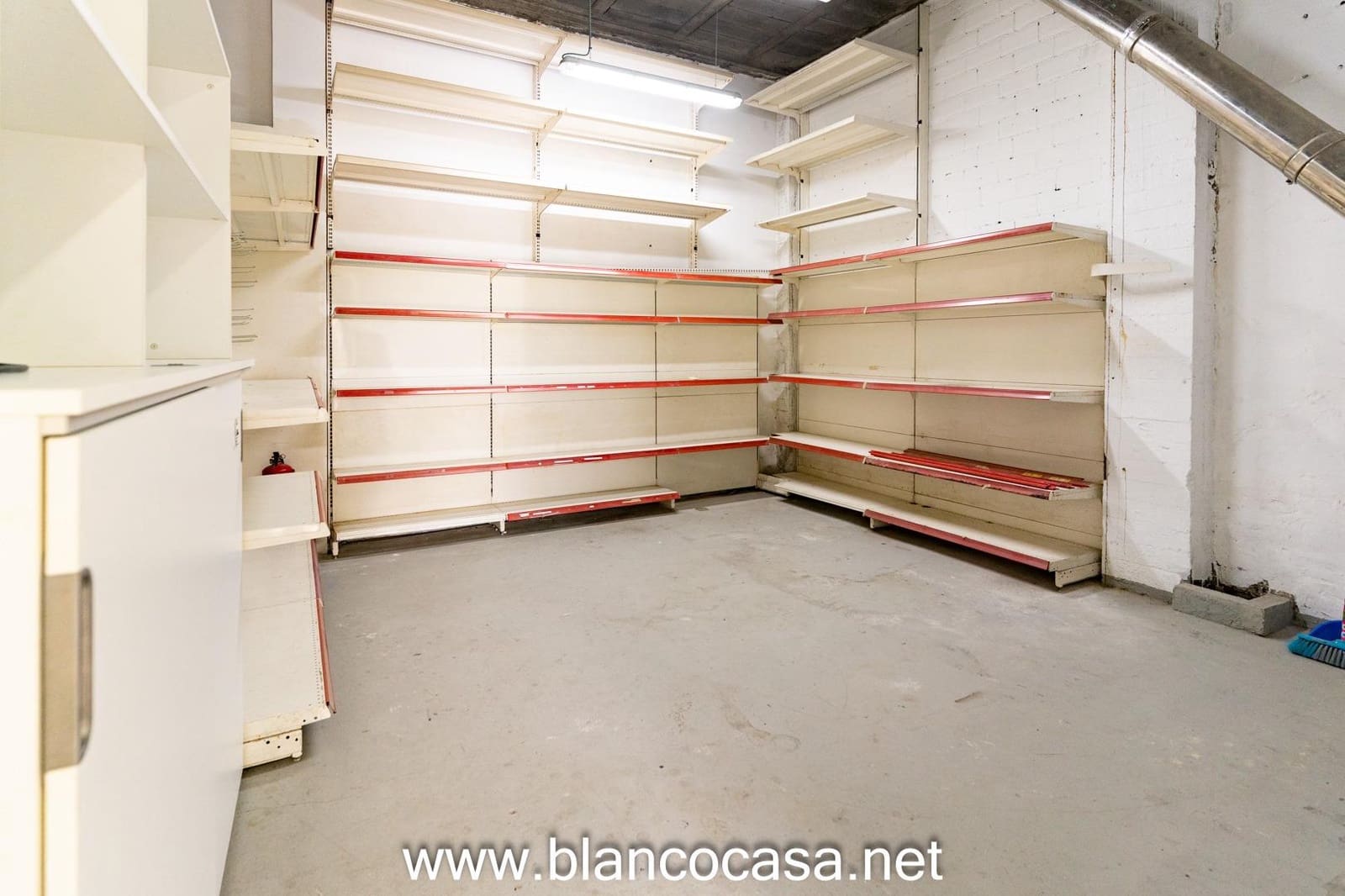 Kommersiell att hyra i Carballo - 390 € (Ref: 9383453)