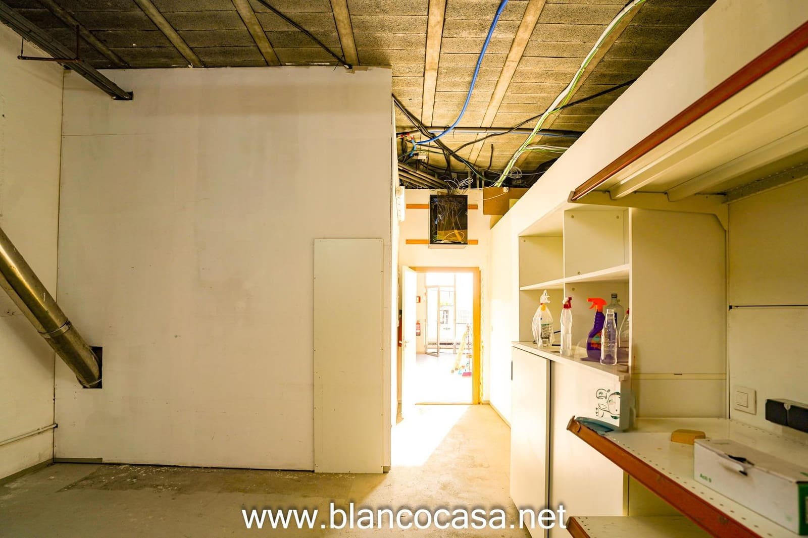 Kommersiell att hyra i Carballo - 390 € (Ref: 9383453)