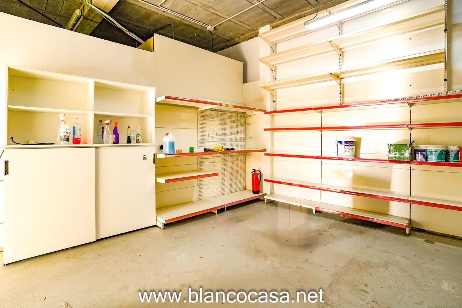 Kommersiell att hyra i Carballo - 390 € (Ref: 9383453)