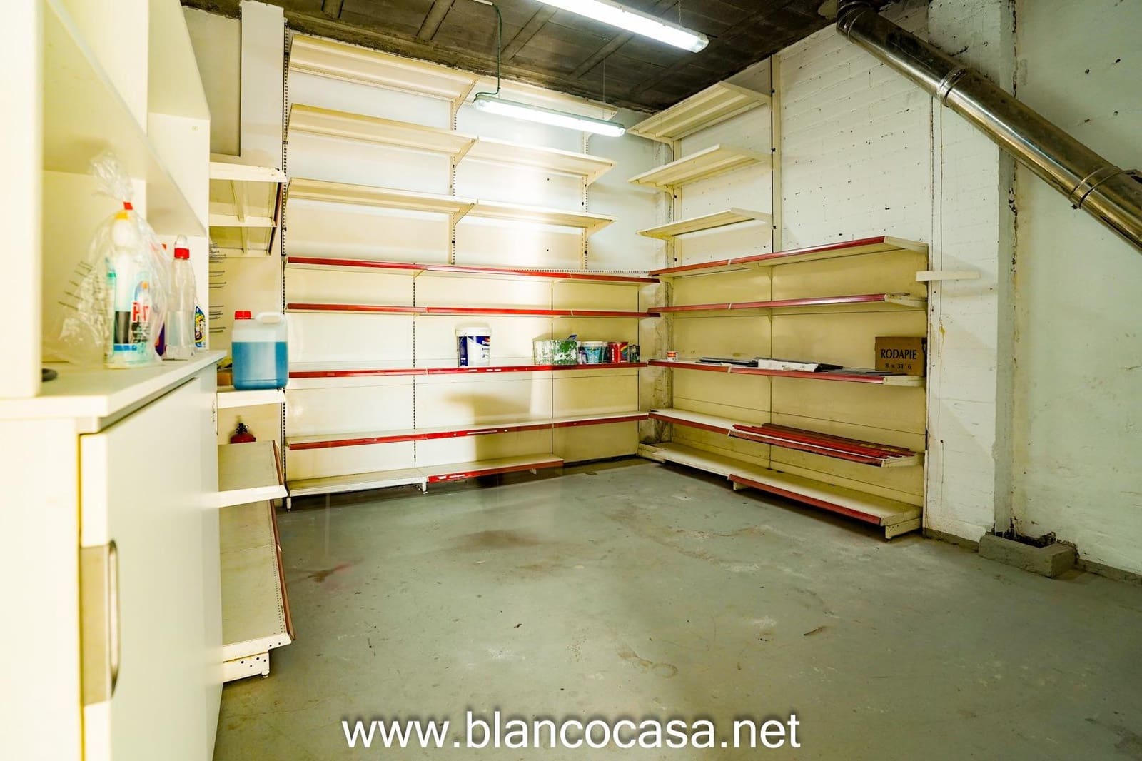 Kommersiell att hyra i Carballo - 390 € (Ref: 9383453)