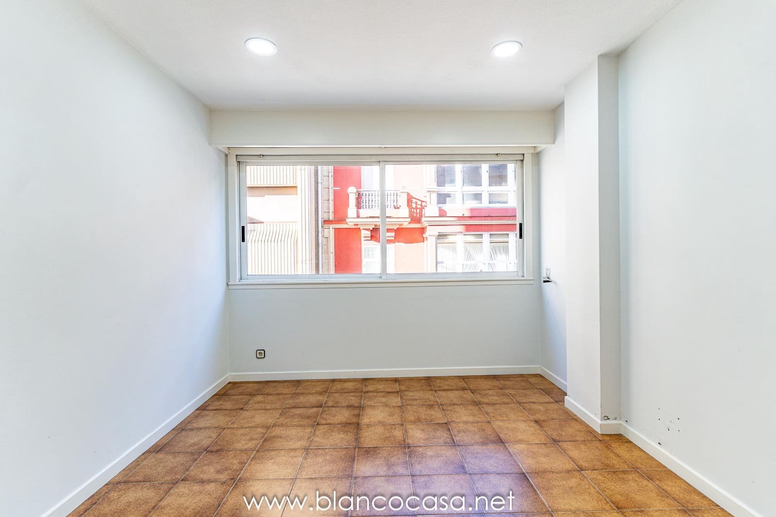 Toimisto vuokrattavana paikassa Carballo - 500 € (Ref: 9383454)