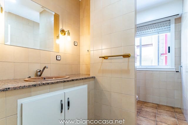 Kontor til leje i Carballo - € 500 (Ref: 9383454)