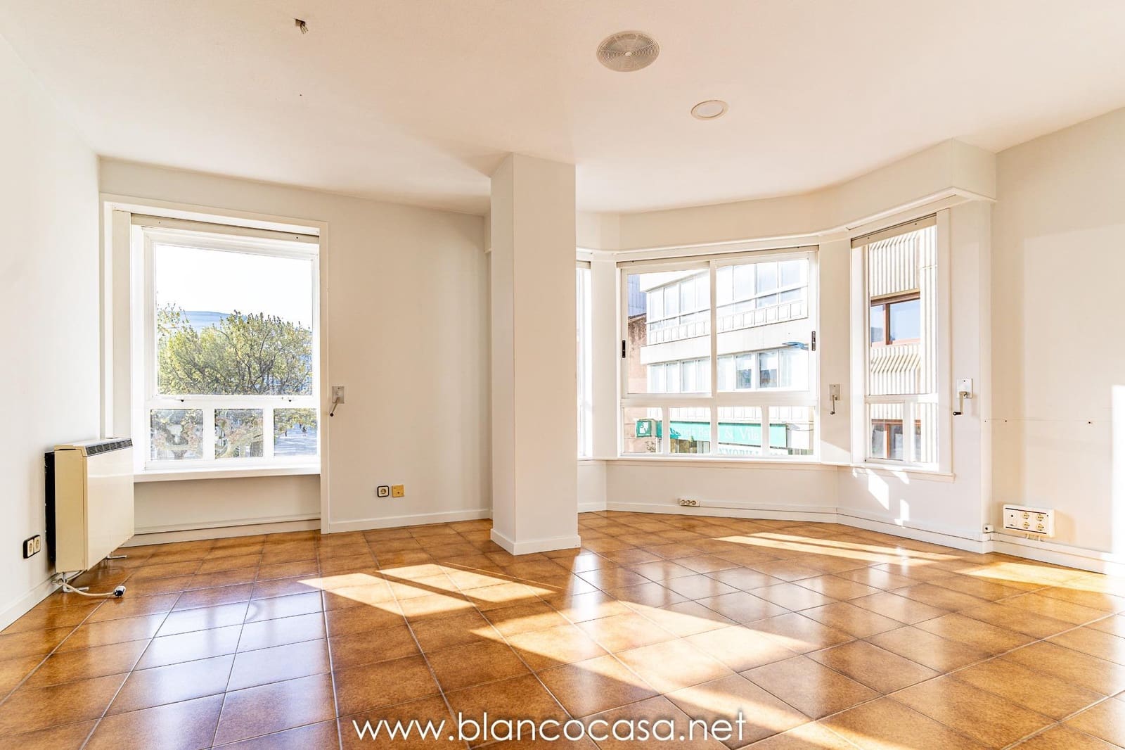 Toimisto vuokrattavana paikassa Carballo - 500 € (Ref: 9383454)