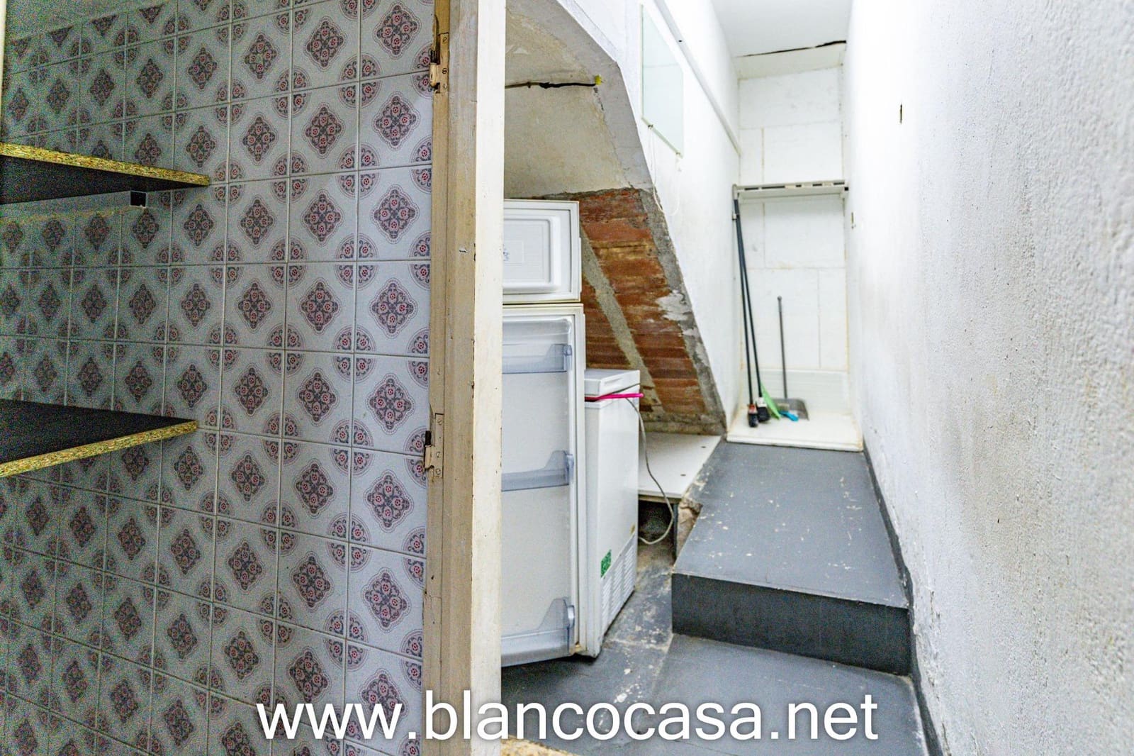 Business for rent in Carballo - € 600 (Ref: 9383461)