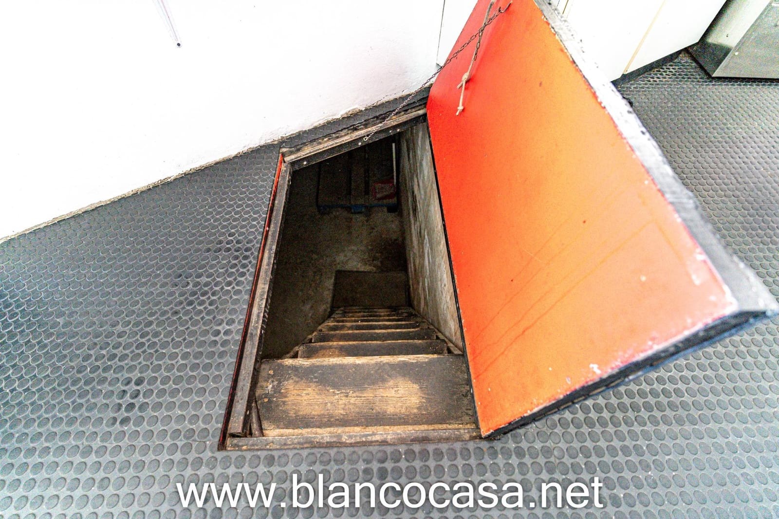 Business for rent in Carballo - € 600 (Ref: 9383461)