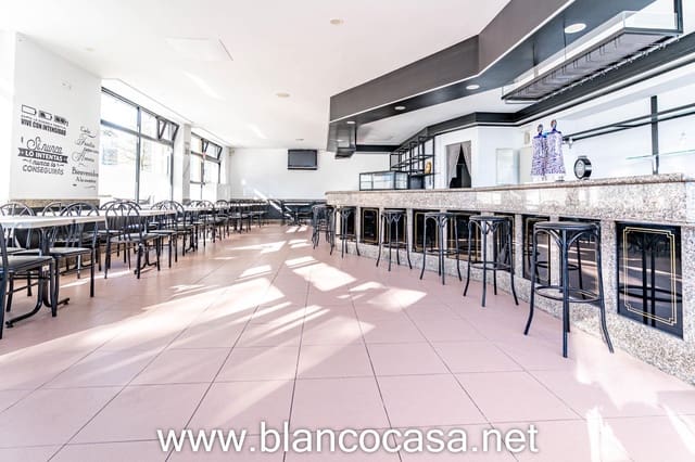 Firma/Unternehmen zu vermieten in Carballo - 600 € (Ref: 9383461)