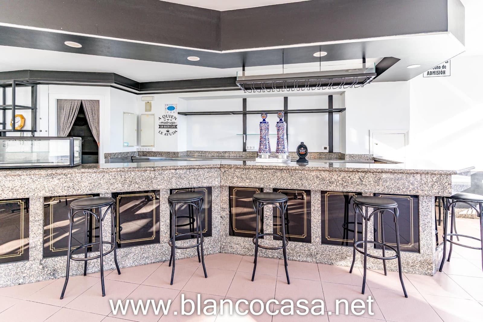 Business for rent in Carballo - € 600 (Ref: 9383461)