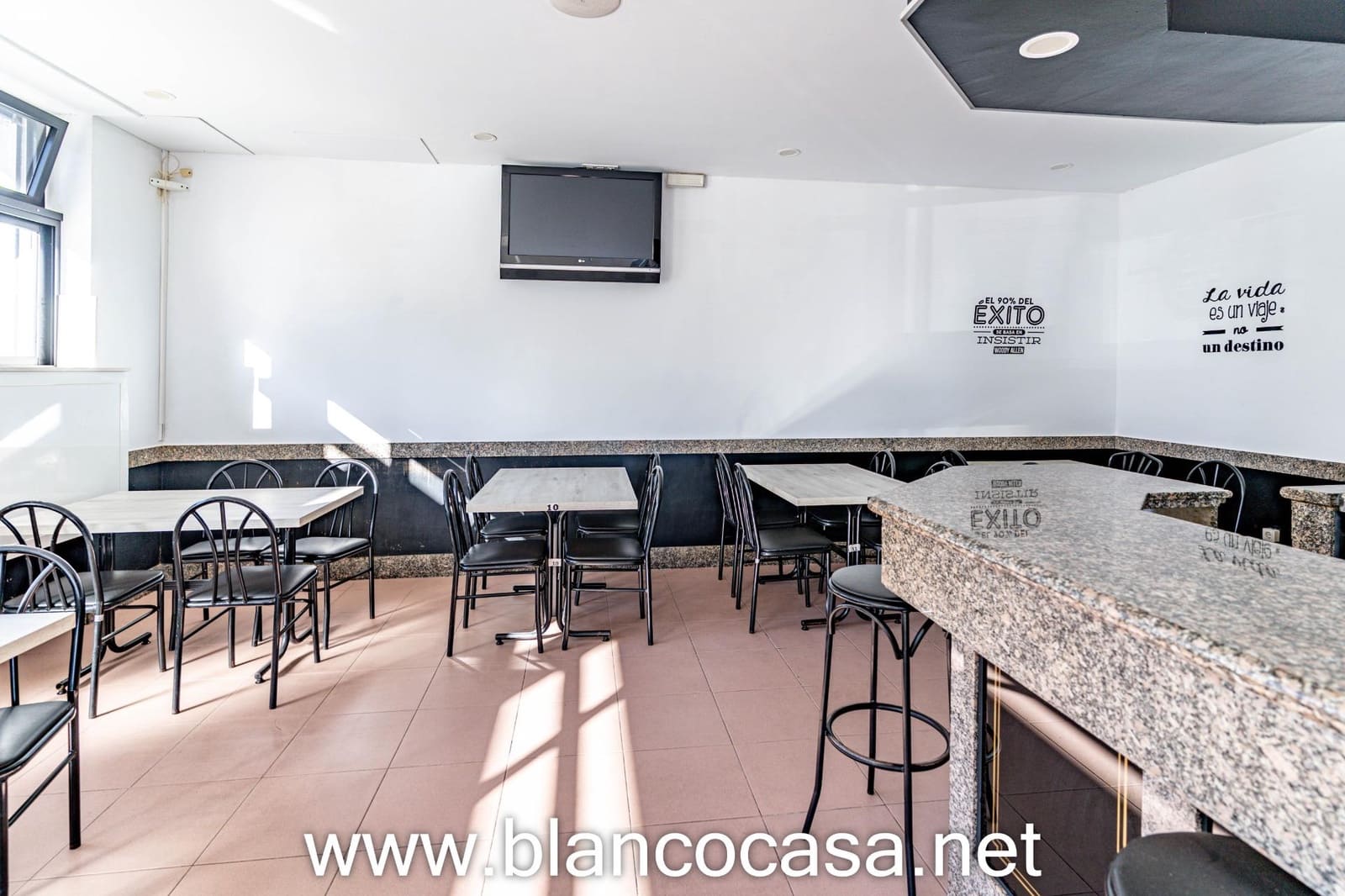 Business for rent in Carballo - € 600 (Ref: 9383461)