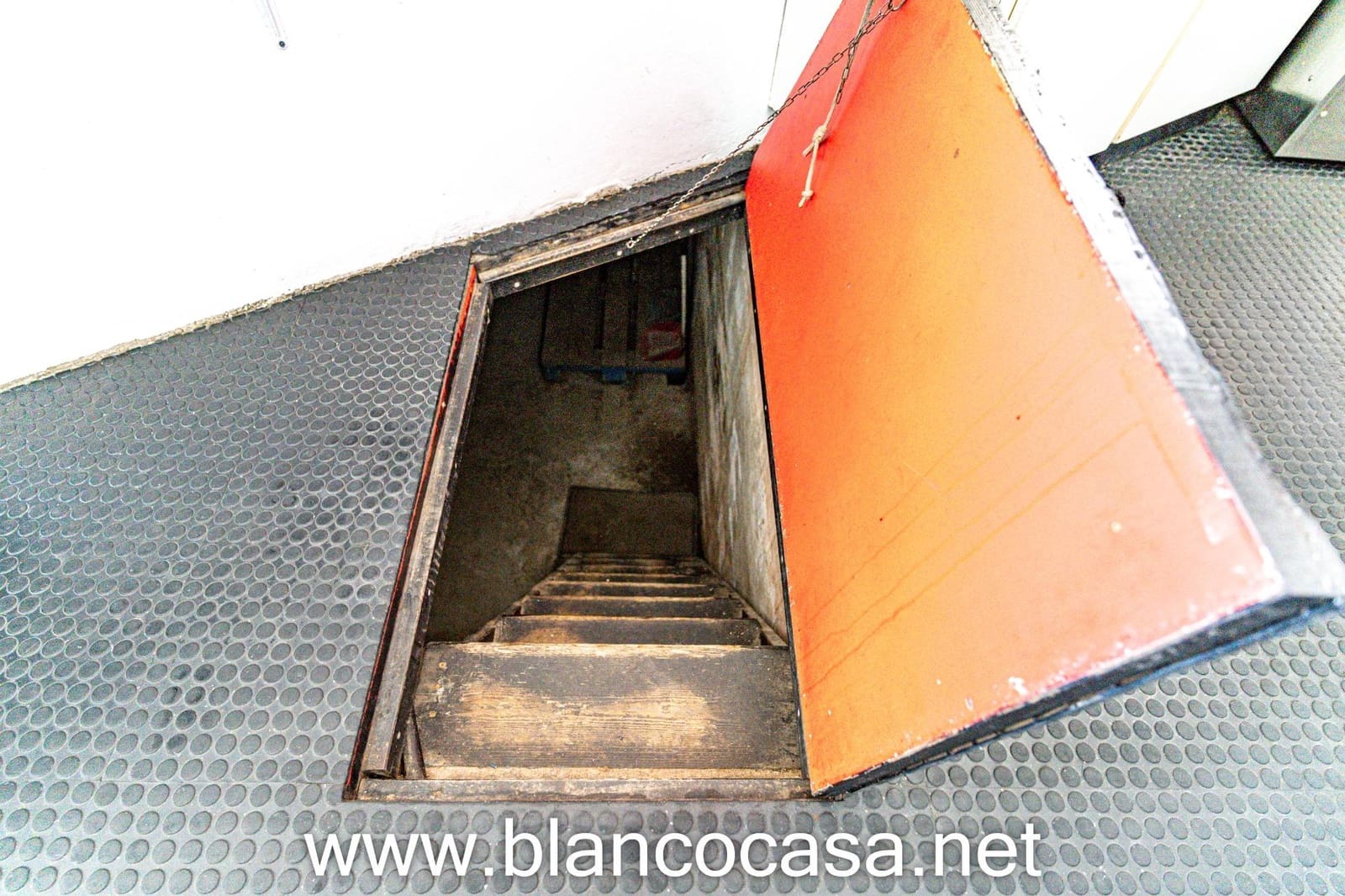 Business for rent in Carballo - € 600 (Ref: 9383461)