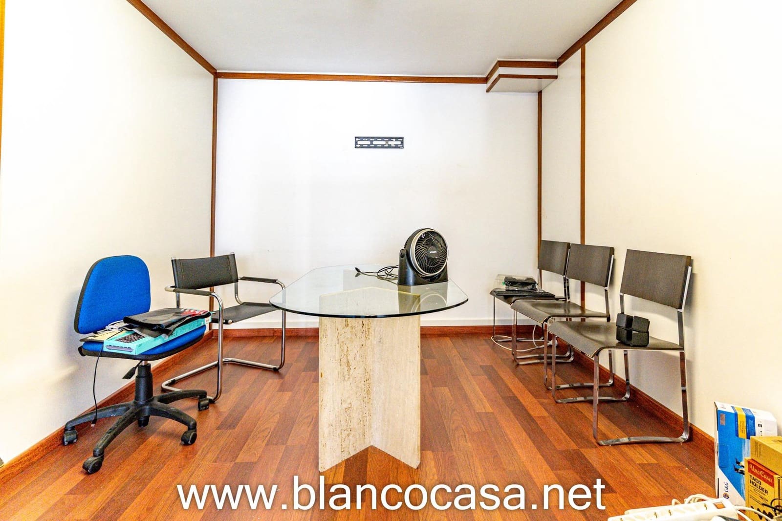 Office for rent in Carballo - € 600 (Ref: 9383462)