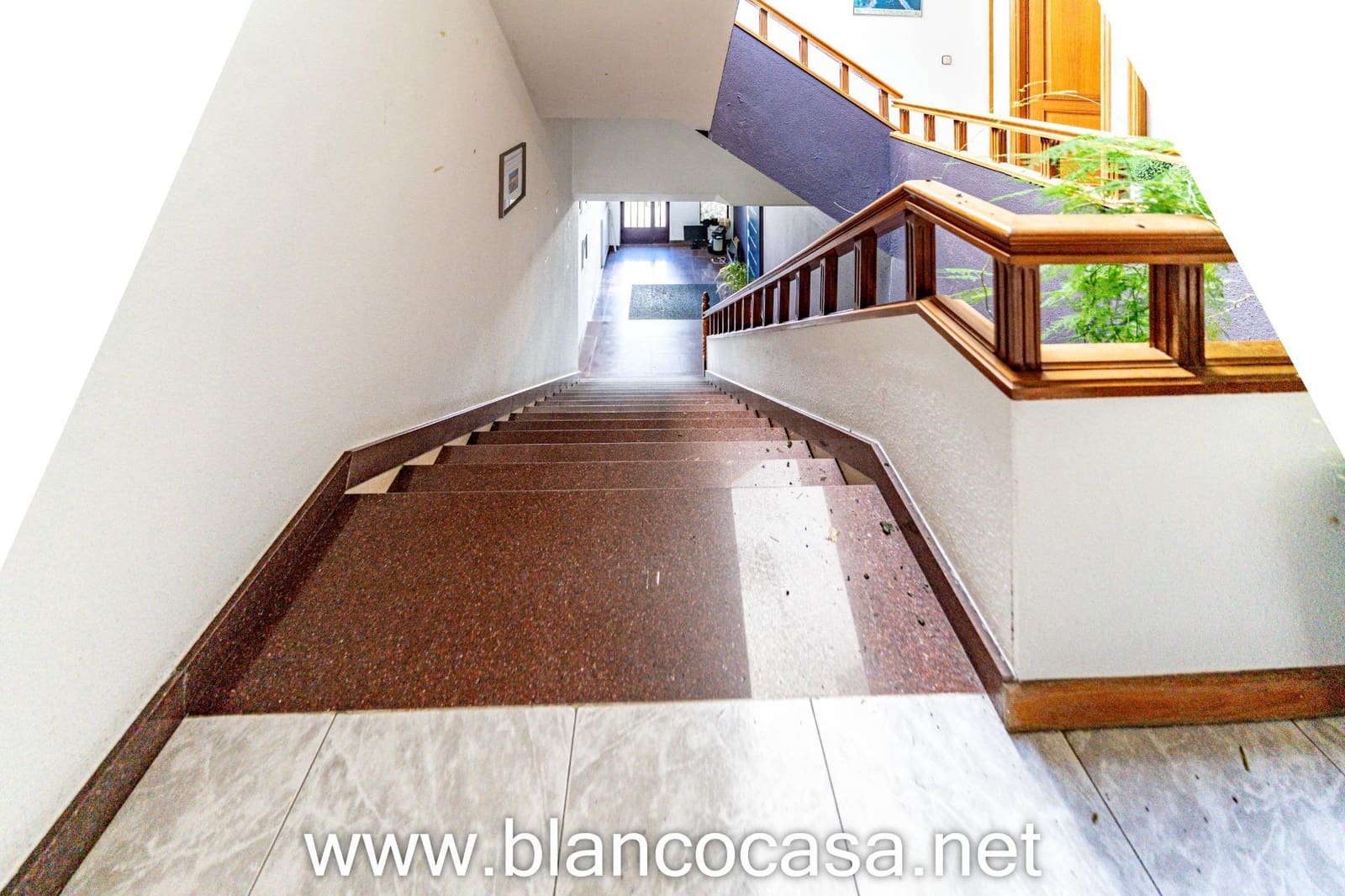 Office for rent in Carballo - € 600 (Ref: 9383462)