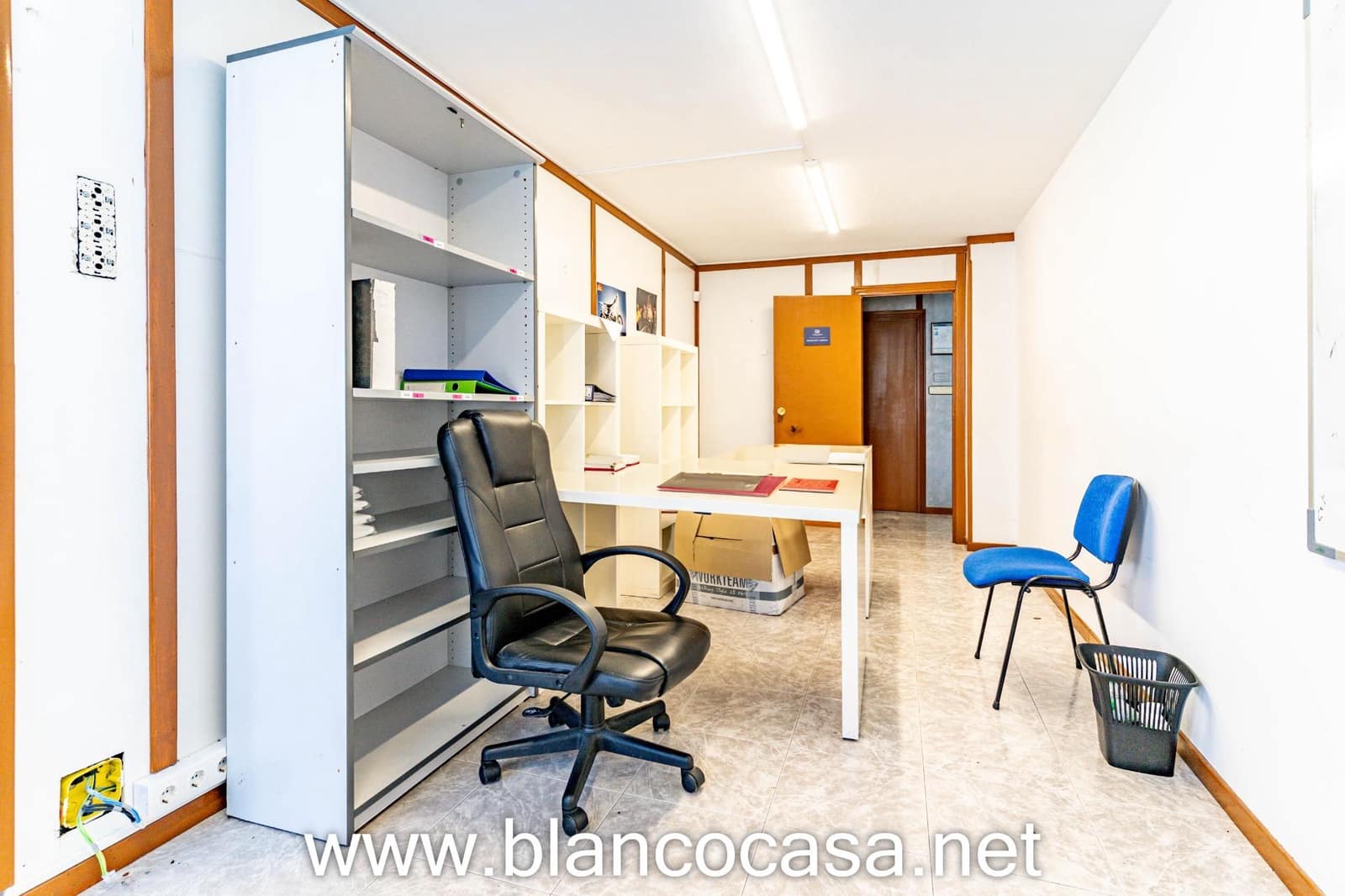 Office for rent in Carballo - € 600 (Ref: 9383462)